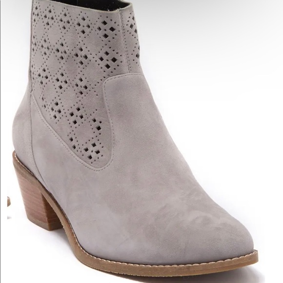 Cole Haan Grey Suede Jayne Lasercut Ankle Booties NWT - Picture 2 of 8